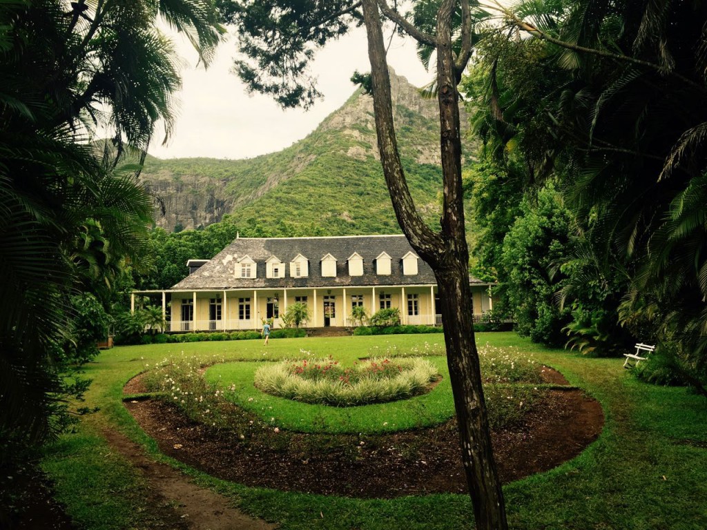 Vue du parc avec Le Pouce en toile de fond